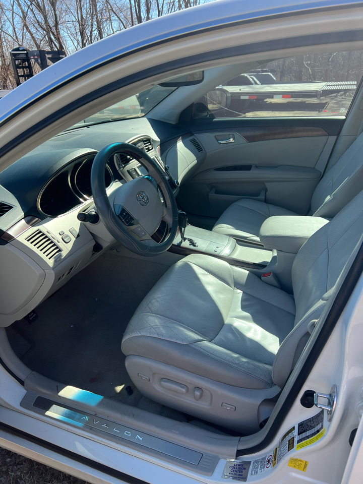 Toyota Avalon 4dr Sdn (Natl) 2011