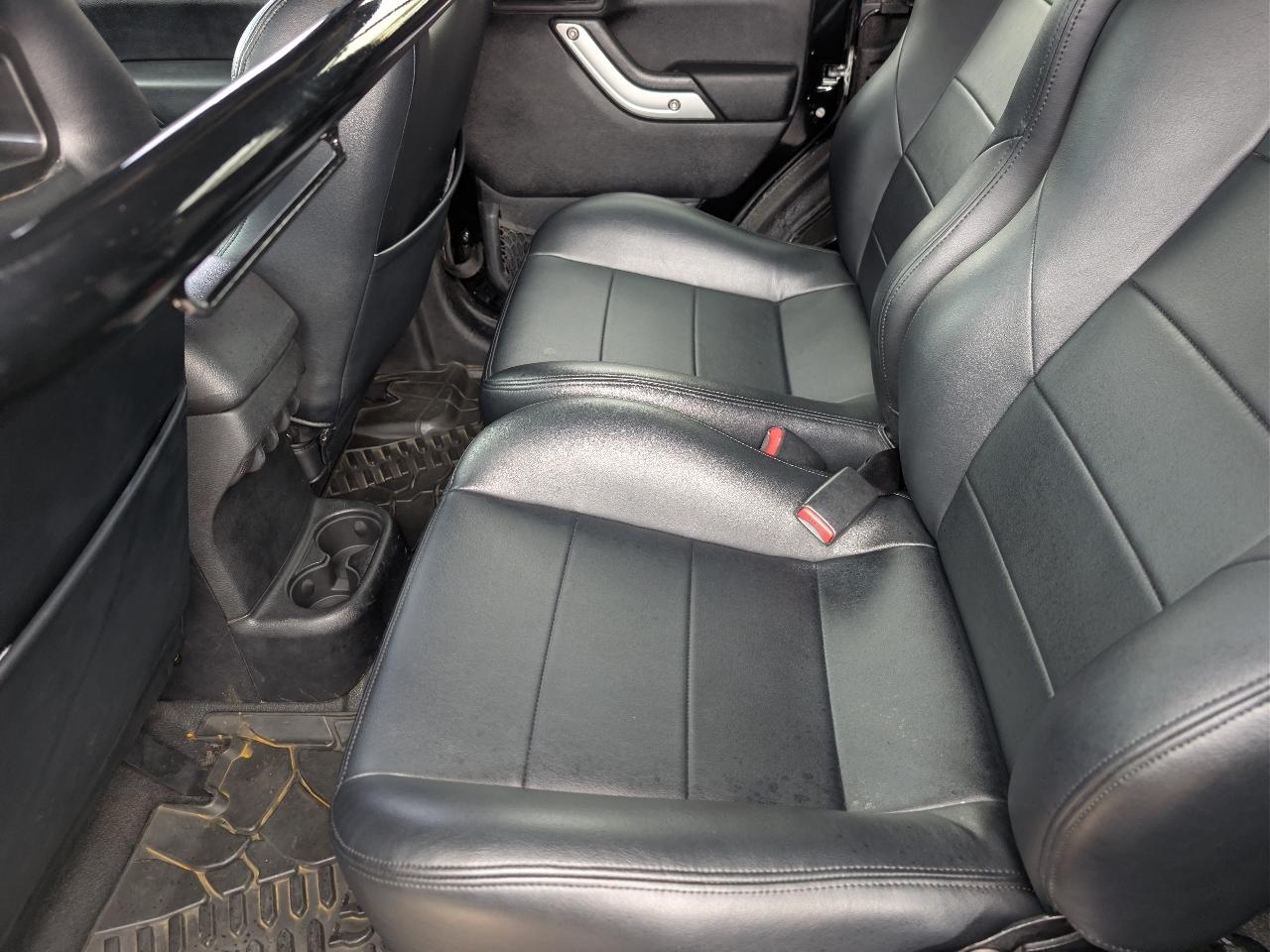 Jeep Wrangler Unlimited 4WD 4dr Rubicon 2012