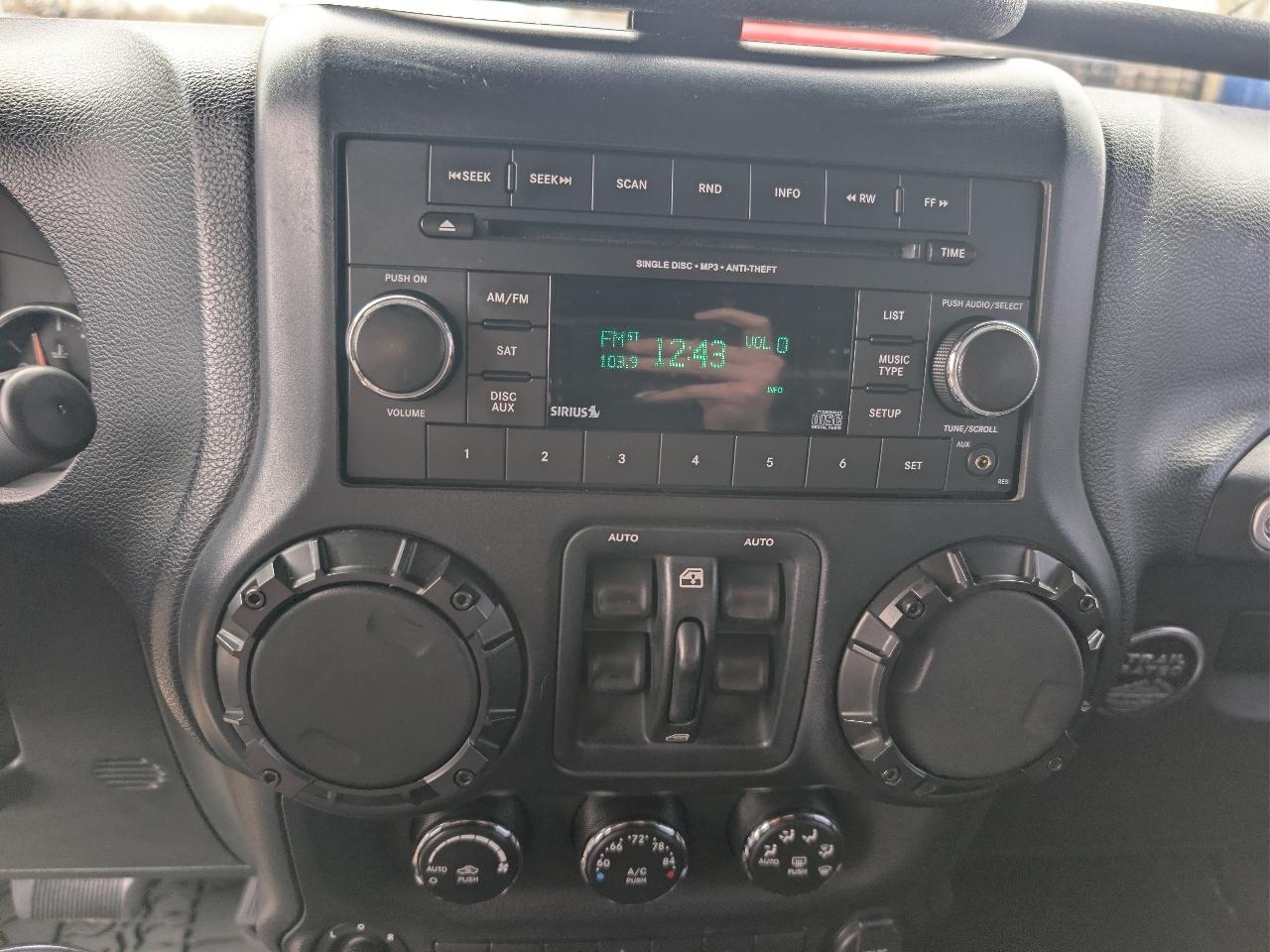 Jeep Wrangler Unlimited 4WD 4dr Rubicon 2012