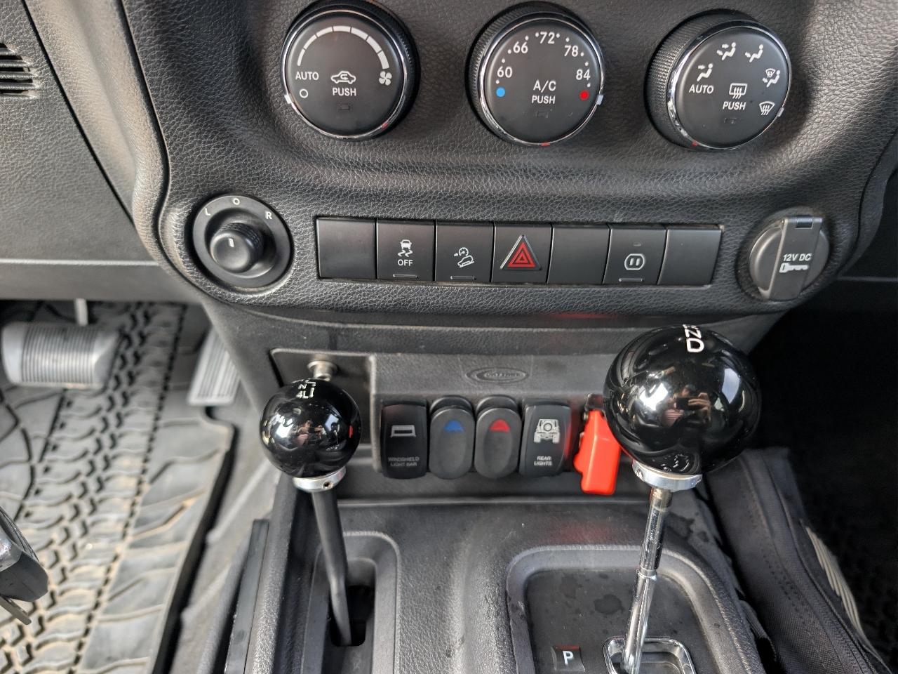 Jeep Wrangler Unlimited 4WD 4dr Rubicon 2012