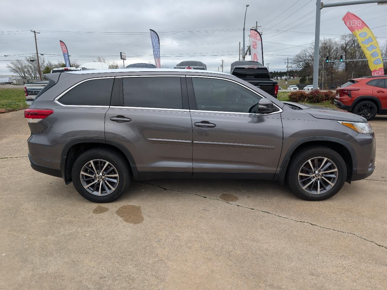 Toyota Highlander XLE AWD V6 2019