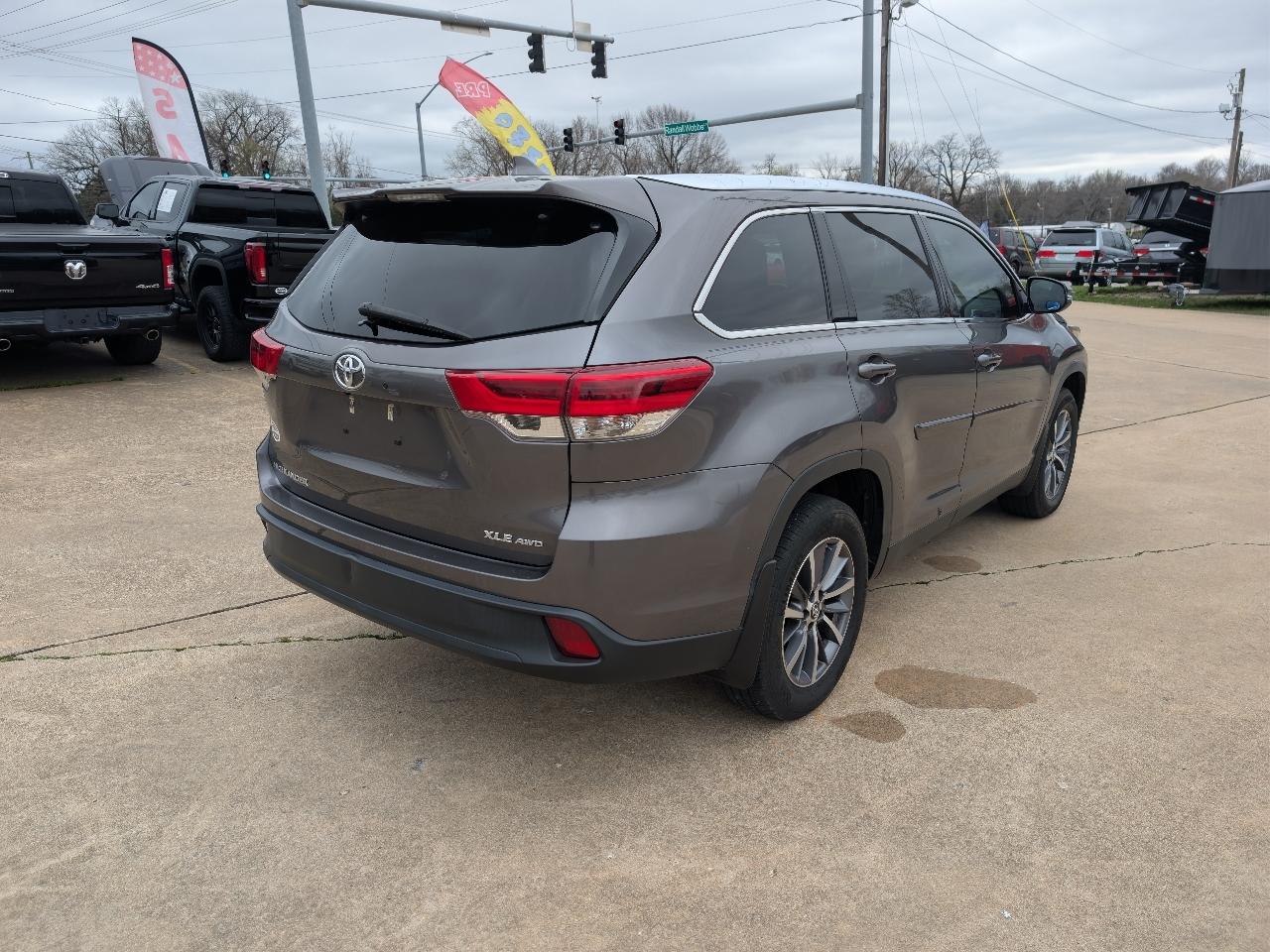 Toyota Highlander XLE AWD V6 2019