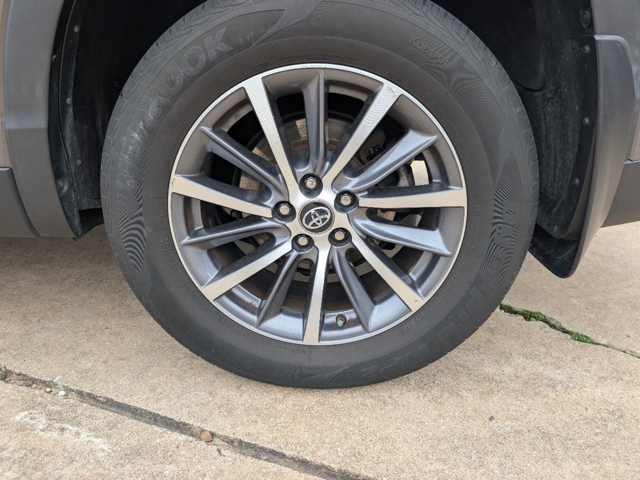 Toyota Highlander XLE AWD V6 2019