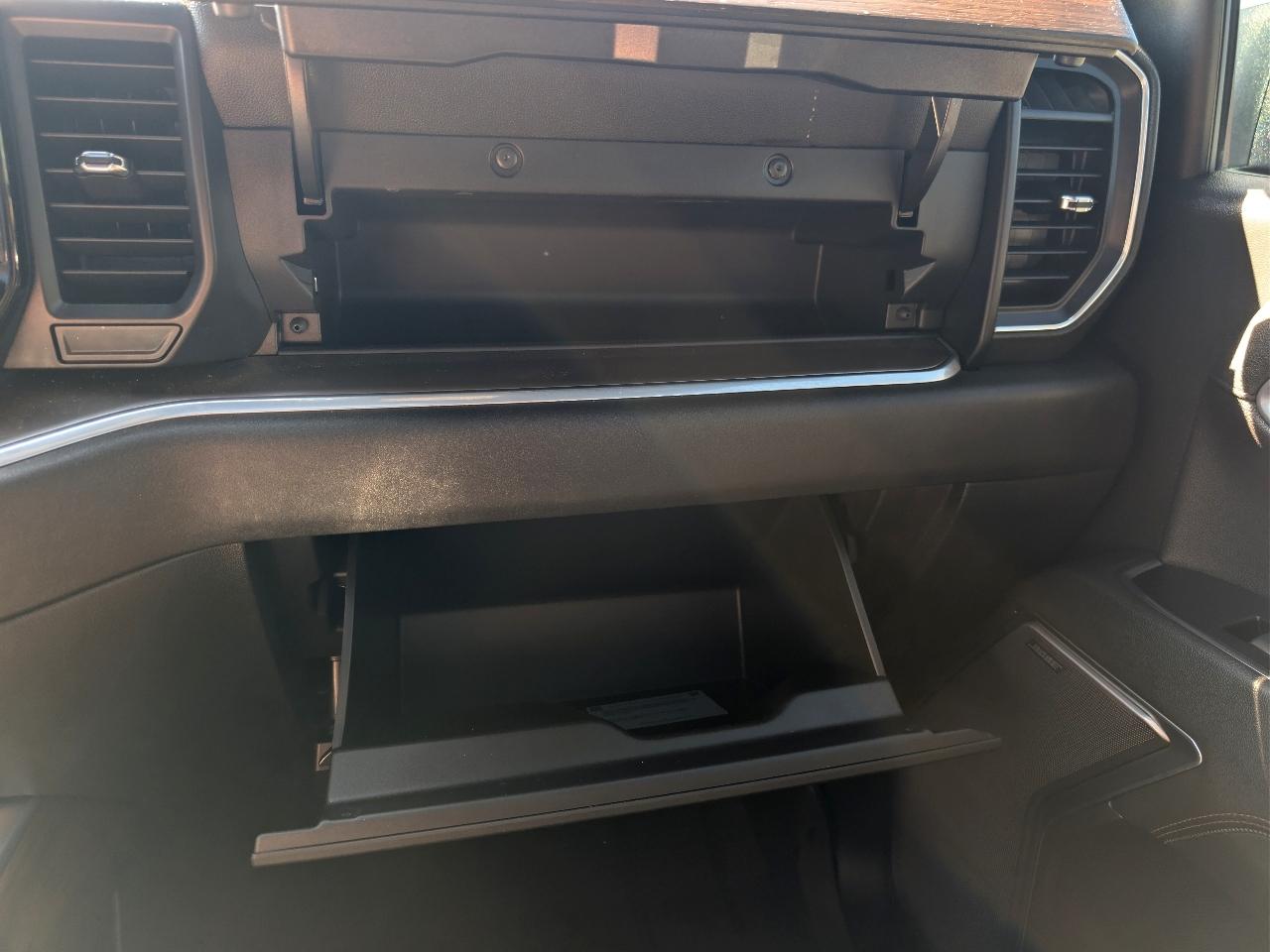 Chevrolet Silverado 1500 4WD Crew Cab 147" High Country 2022