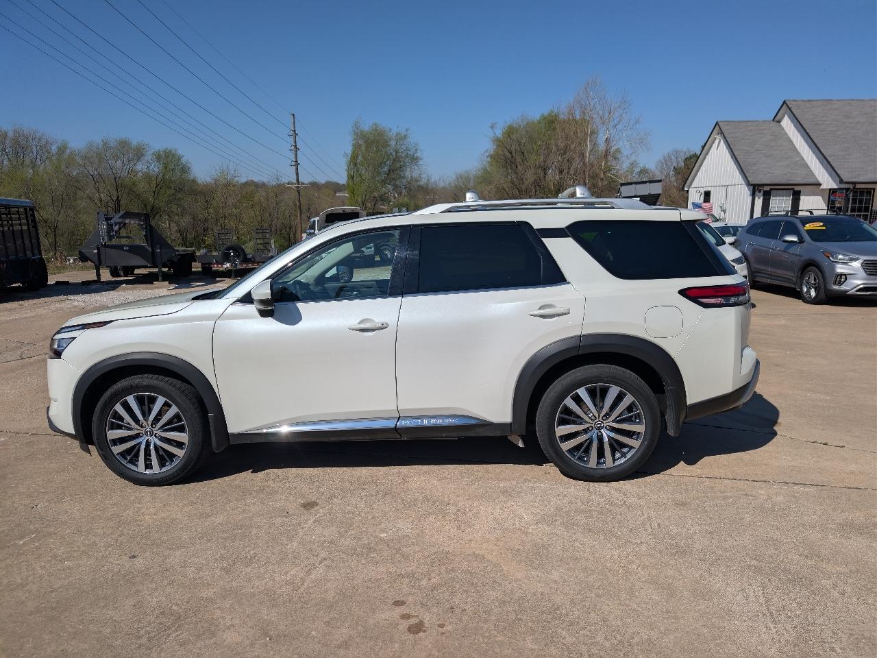 Nissan Pathfinder Platinum 4WD 2022