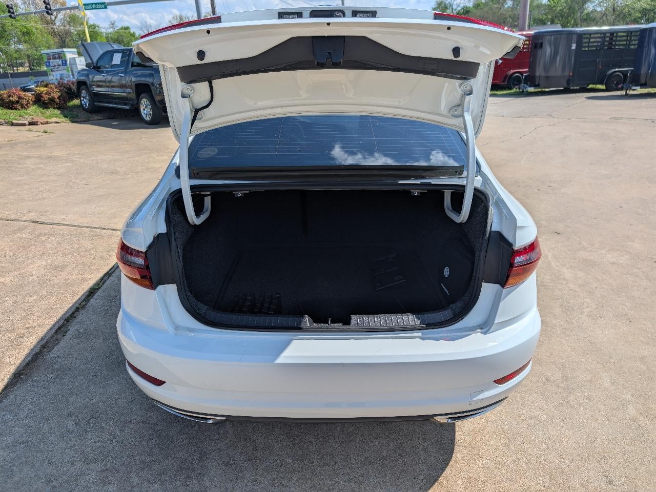 Volkswagen Jetta R-Line Auto 2019