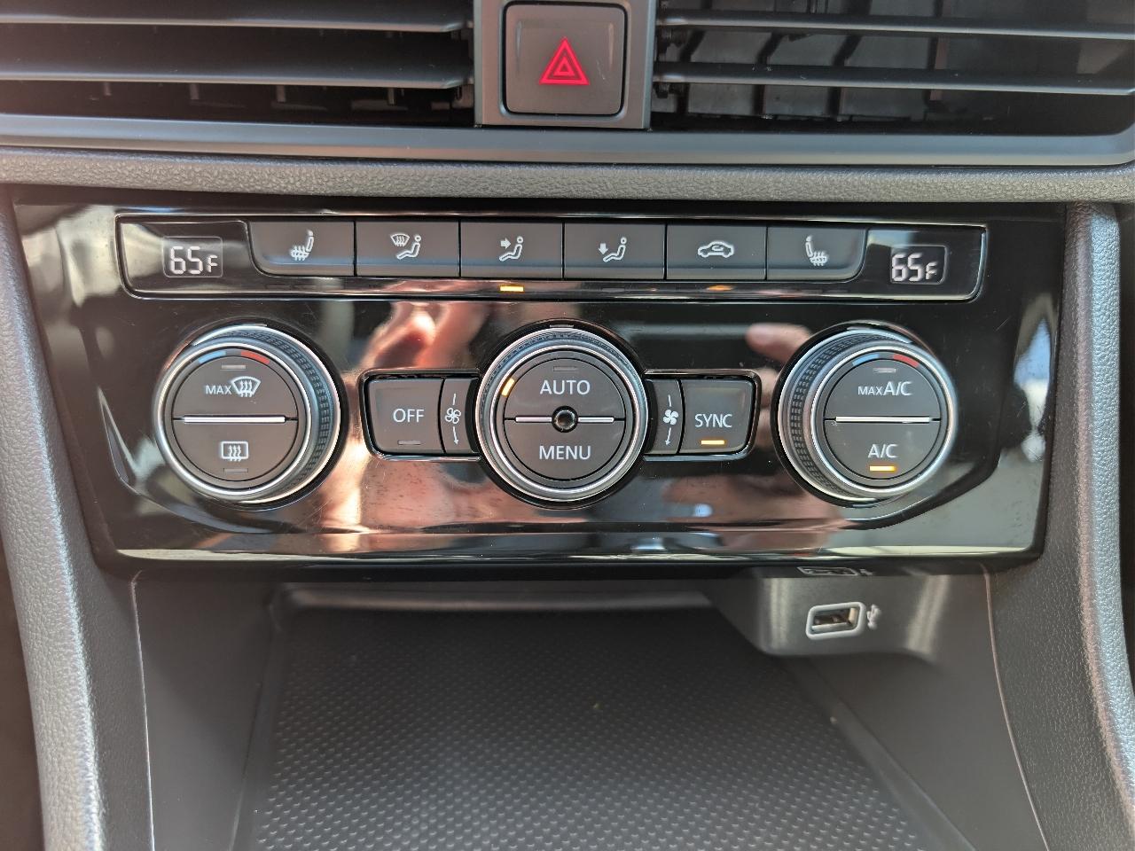 Volkswagen Jetta R-Line Auto 2019