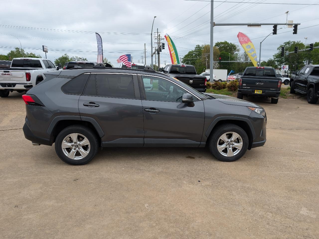 Toyota RAV4 XLE FWD (Natl) 2020