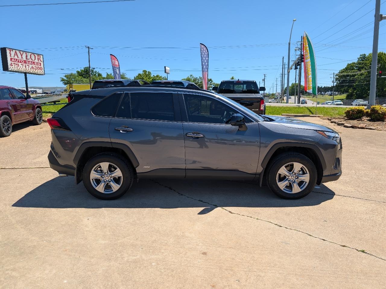 Toyota RAV4 Hybrid LE AWD (Natl) 2025