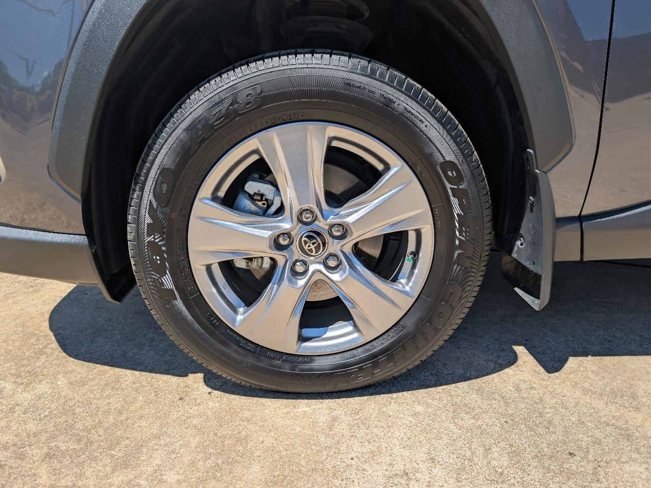 Toyota RAV4 Hybrid LE AWD (Natl) 2025