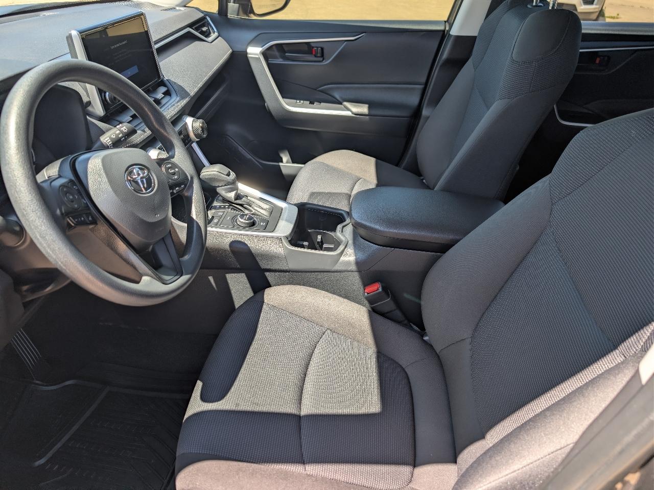 Toyota RAV4 Hybrid LE AWD (Natl) 2025