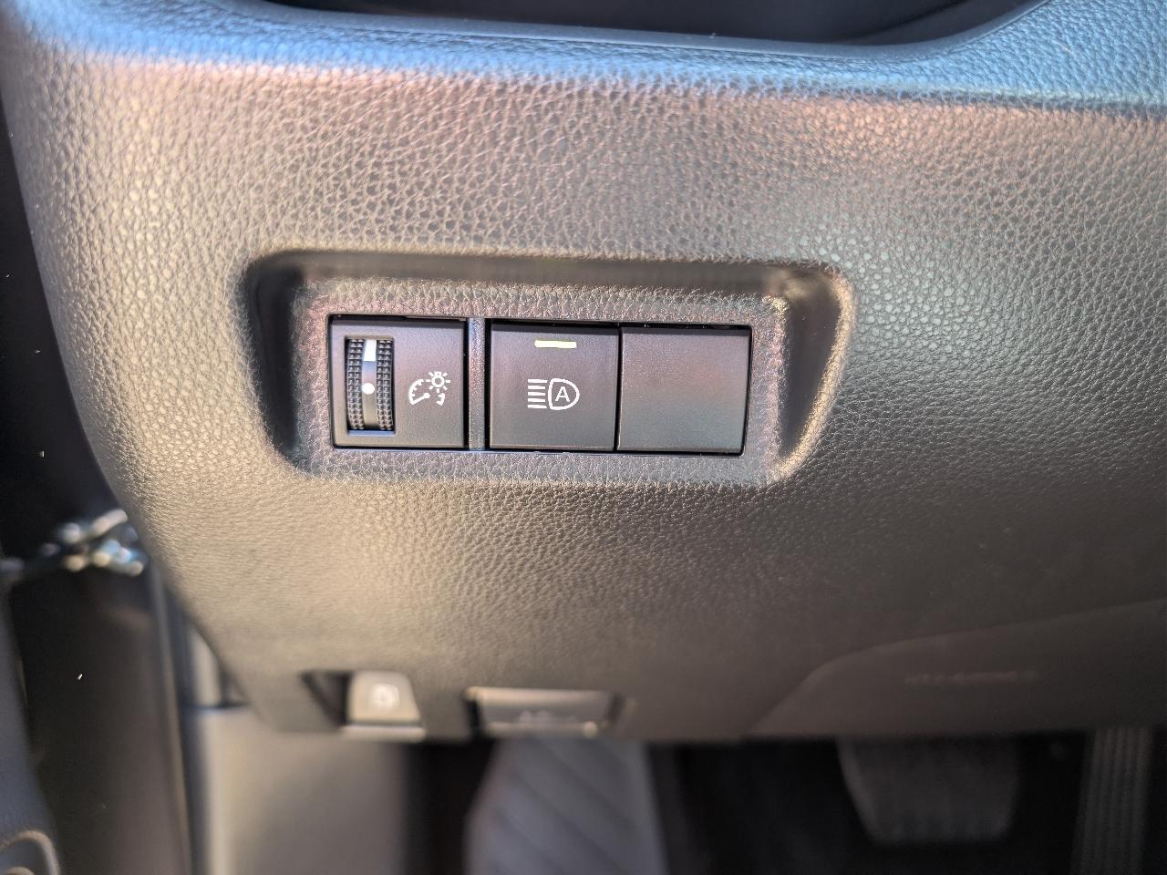 Toyota RAV4 Hybrid LE AWD (Natl) 2025