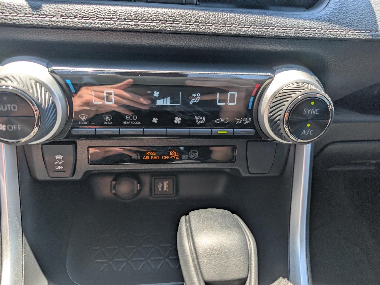 Toyota RAV4 Hybrid LE AWD (Natl) 2025
