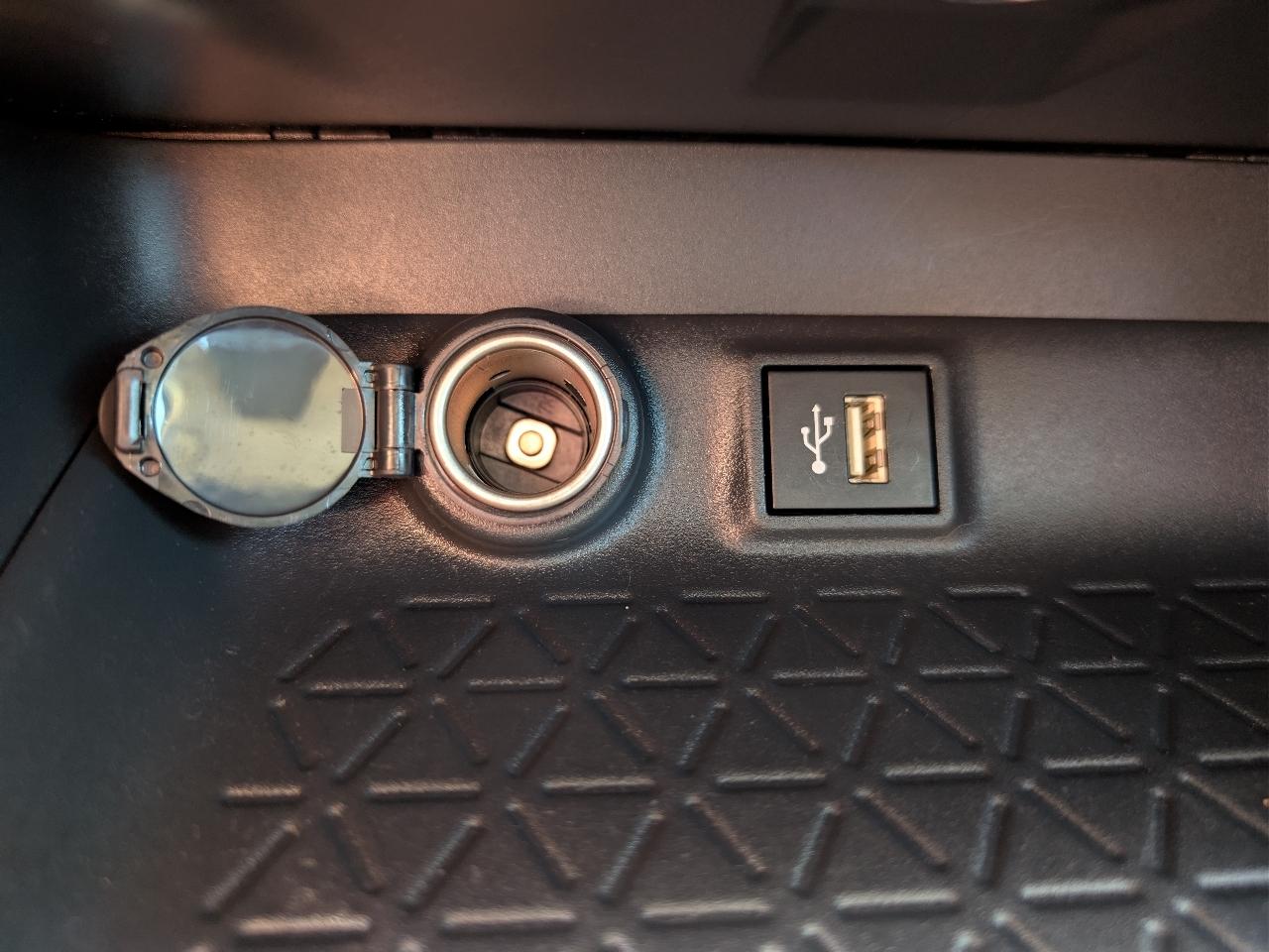 Toyota RAV4 Hybrid LE AWD (Natl) 2025