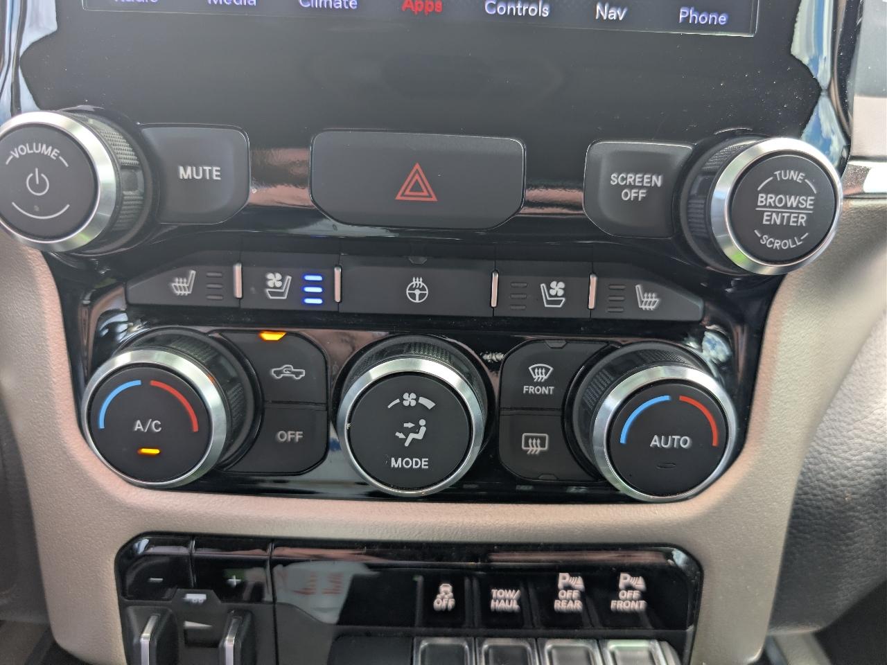 RAM 1500 Laramie 4x4 Crew Cab 5'7" Box 2019