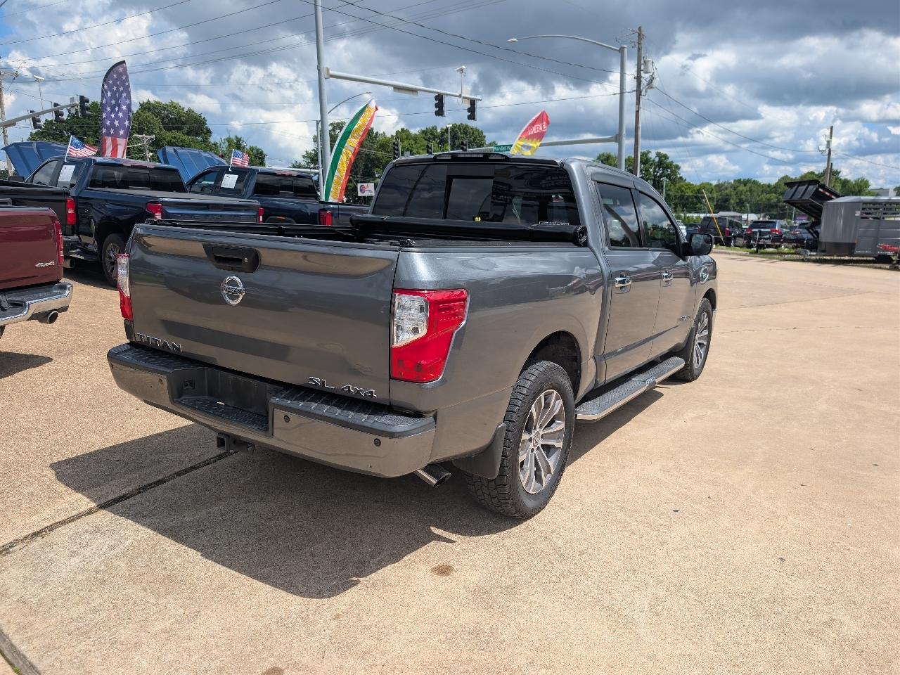 Nissan Titan 4x4 Crew Cab SL 2017