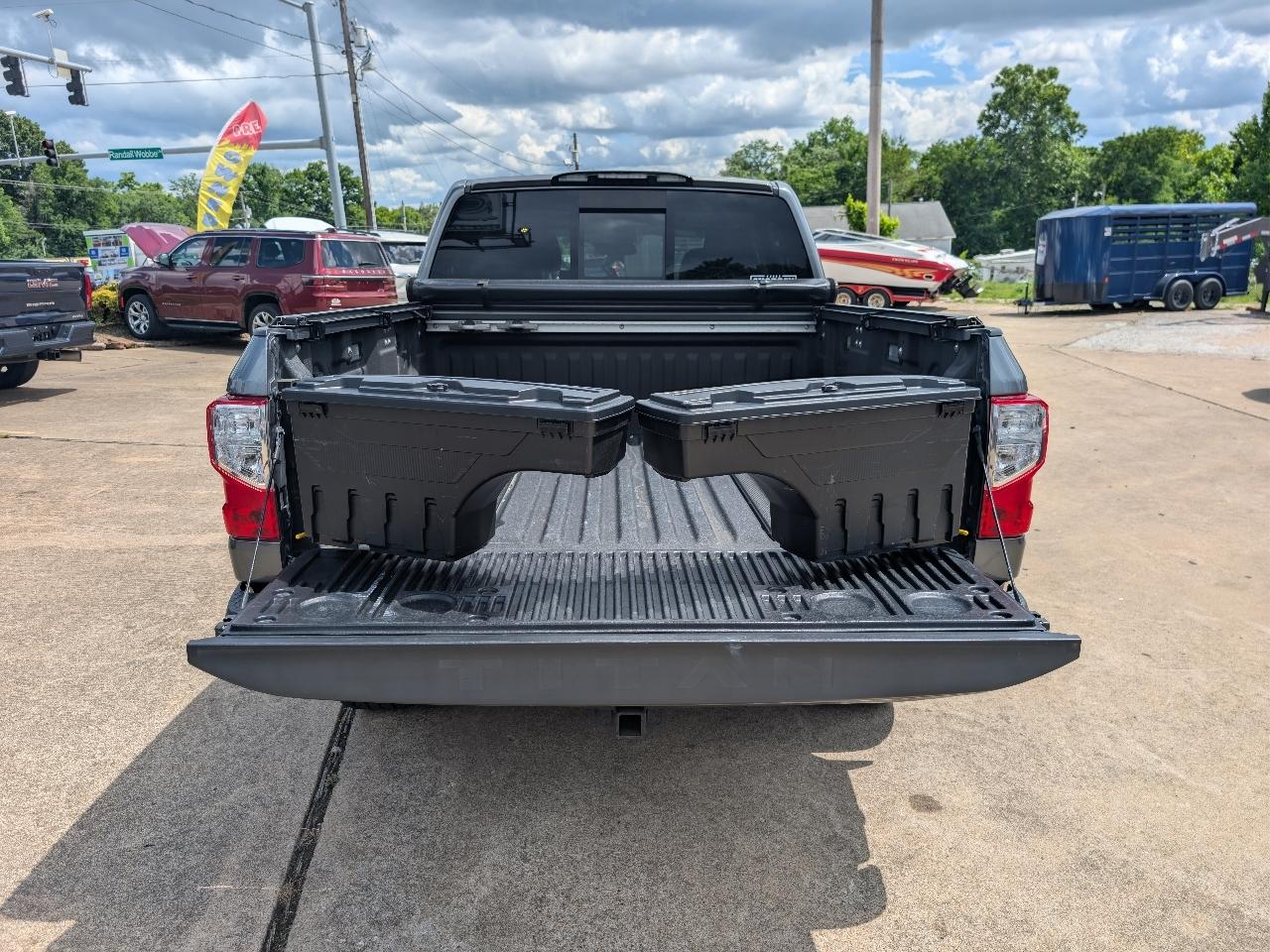 Nissan Titan 4x4 Crew Cab SL 2017