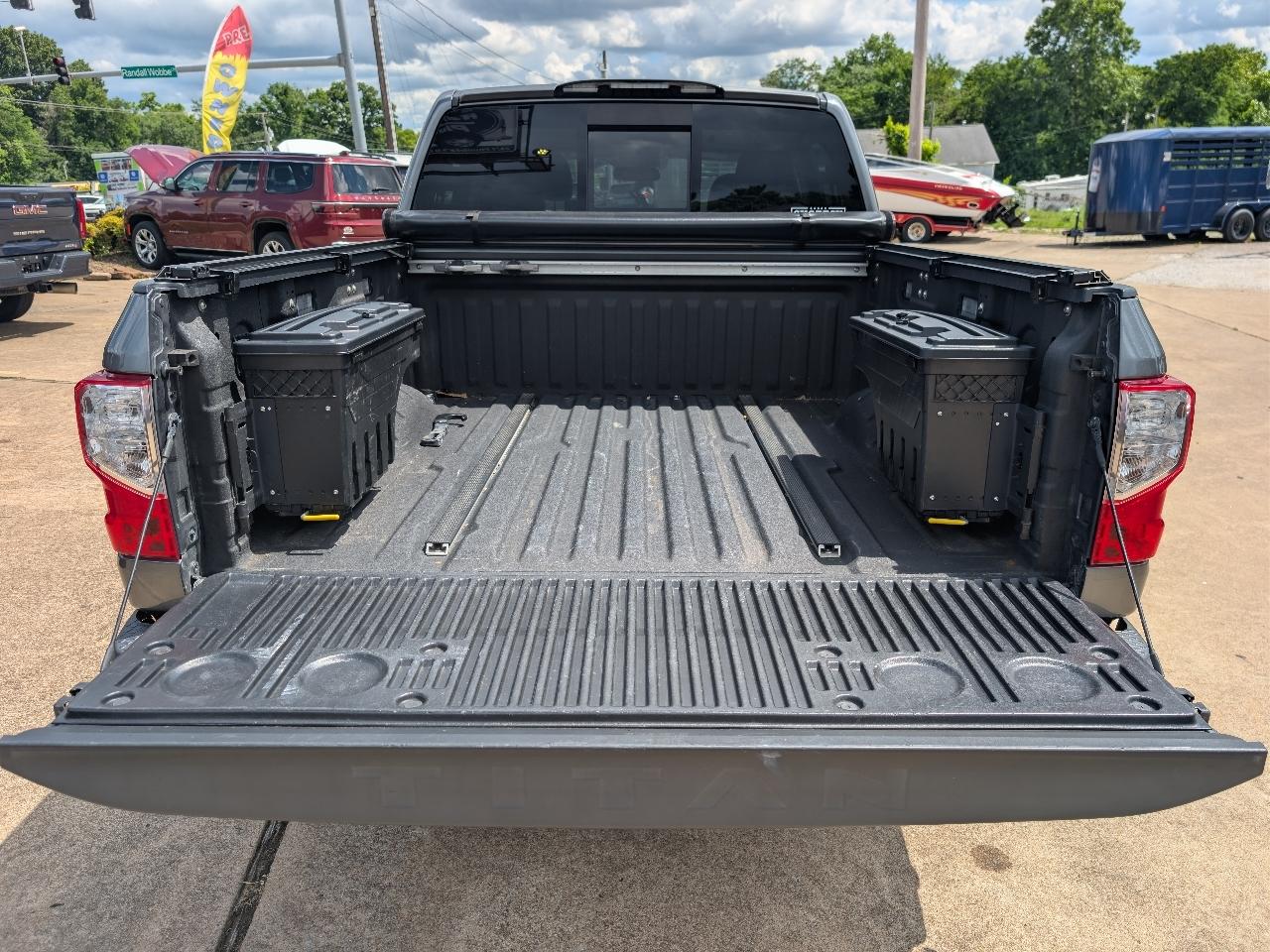 Nissan Titan 4x4 Crew Cab SL 2017