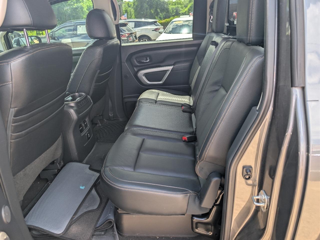 Nissan Titan 4x4 Crew Cab SL 2017