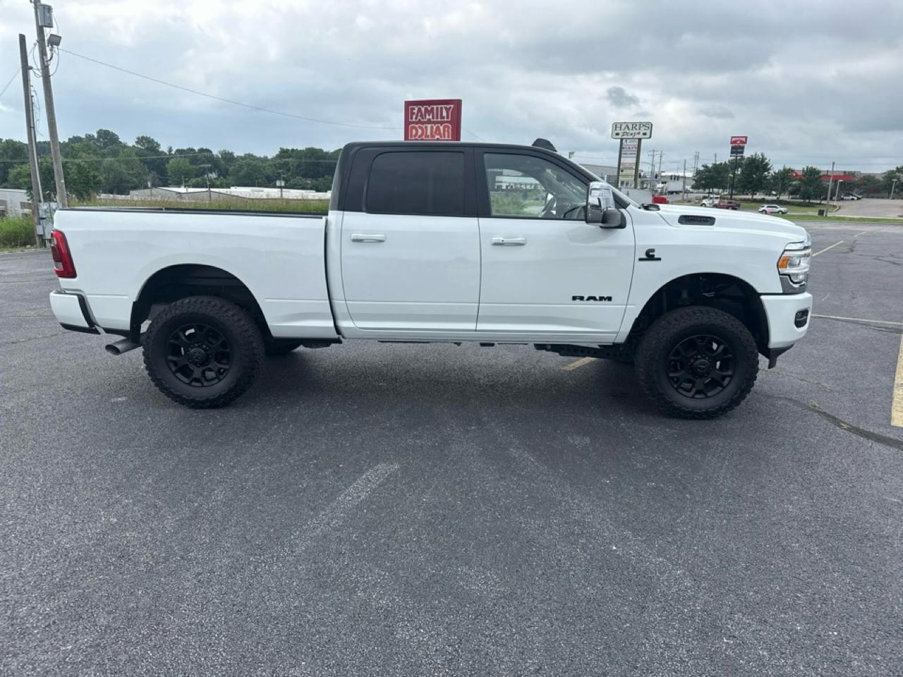 RAM 2500 Laramie 4x4 Crew Cab 6'4" Box 2024