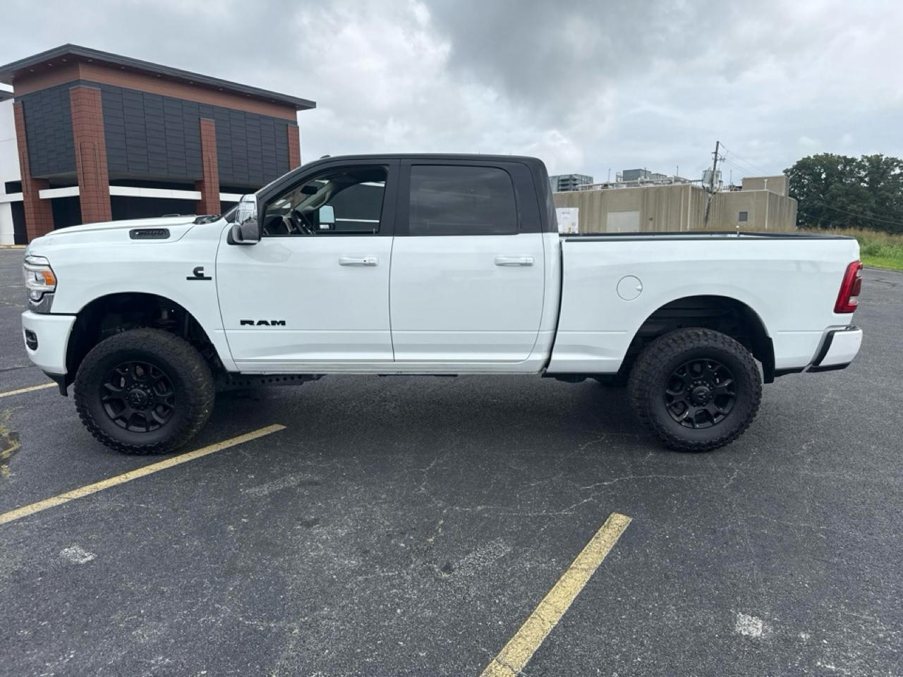 RAM 2500 Laramie 4x4 Crew Cab 6'4" Box 2024