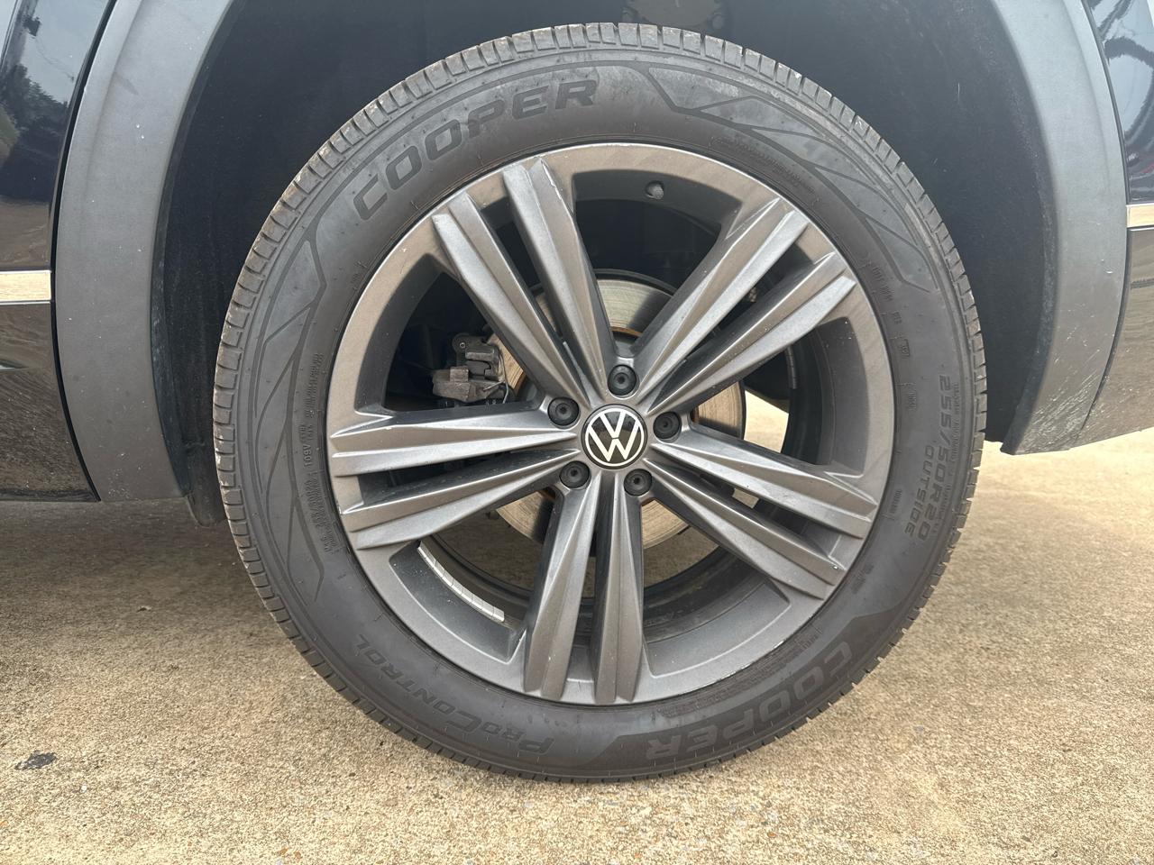 Volkswagen Atlas 2021.5 3.6L V6 SE w/Technology R-Line FWD 2021