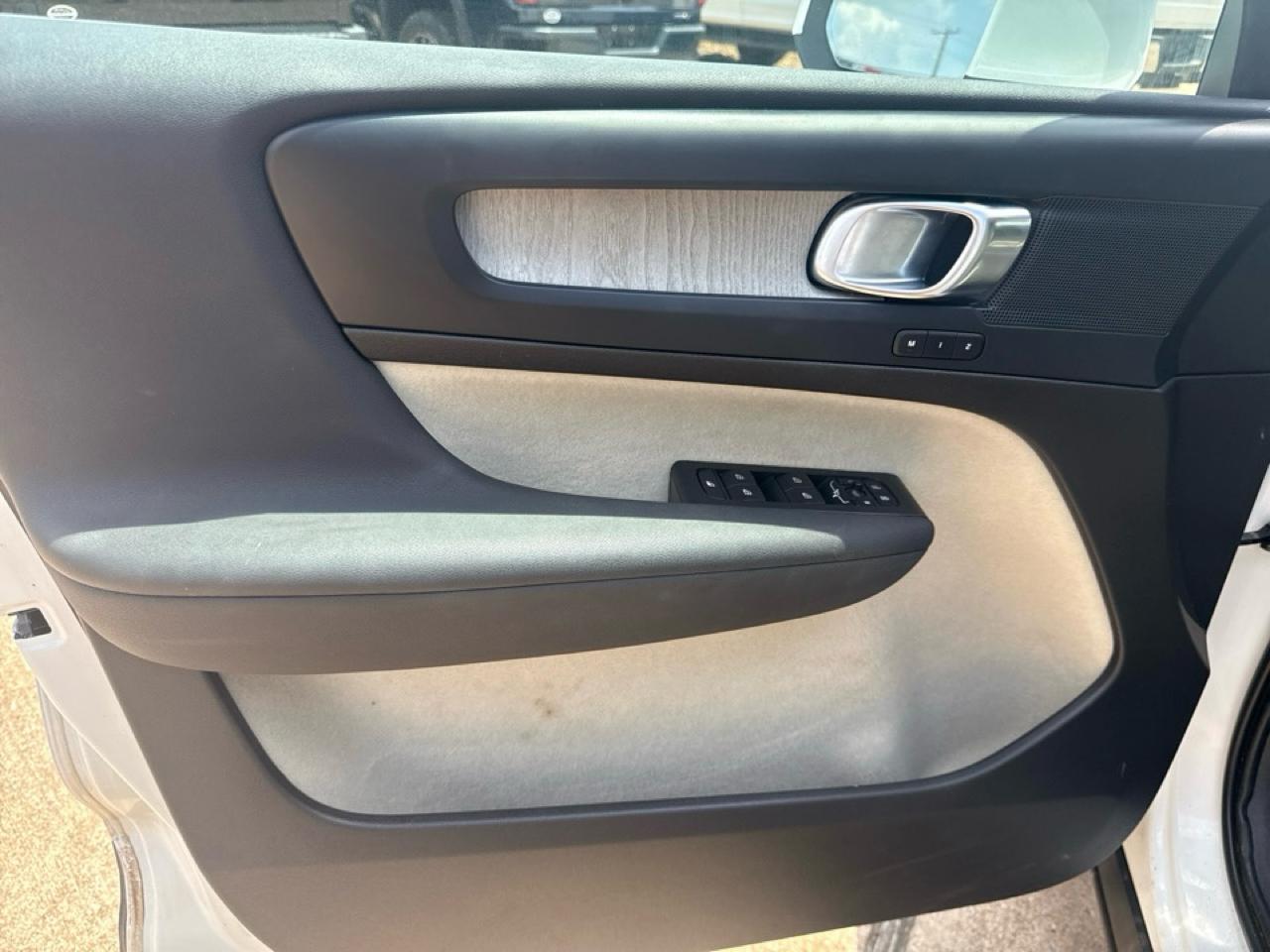 Volvo XC40 B5 AWD Plus Bright Theme 2024