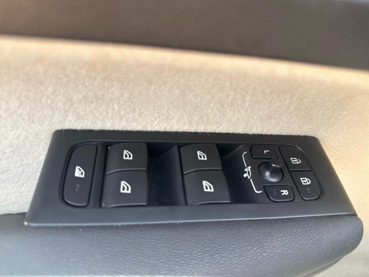 Volvo XC40 B5 AWD Plus Bright Theme 2024