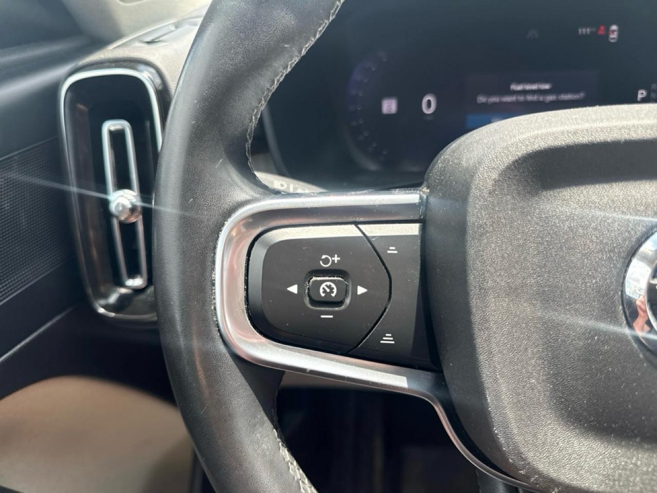 Volvo XC40 B5 AWD Plus Bright Theme 2024