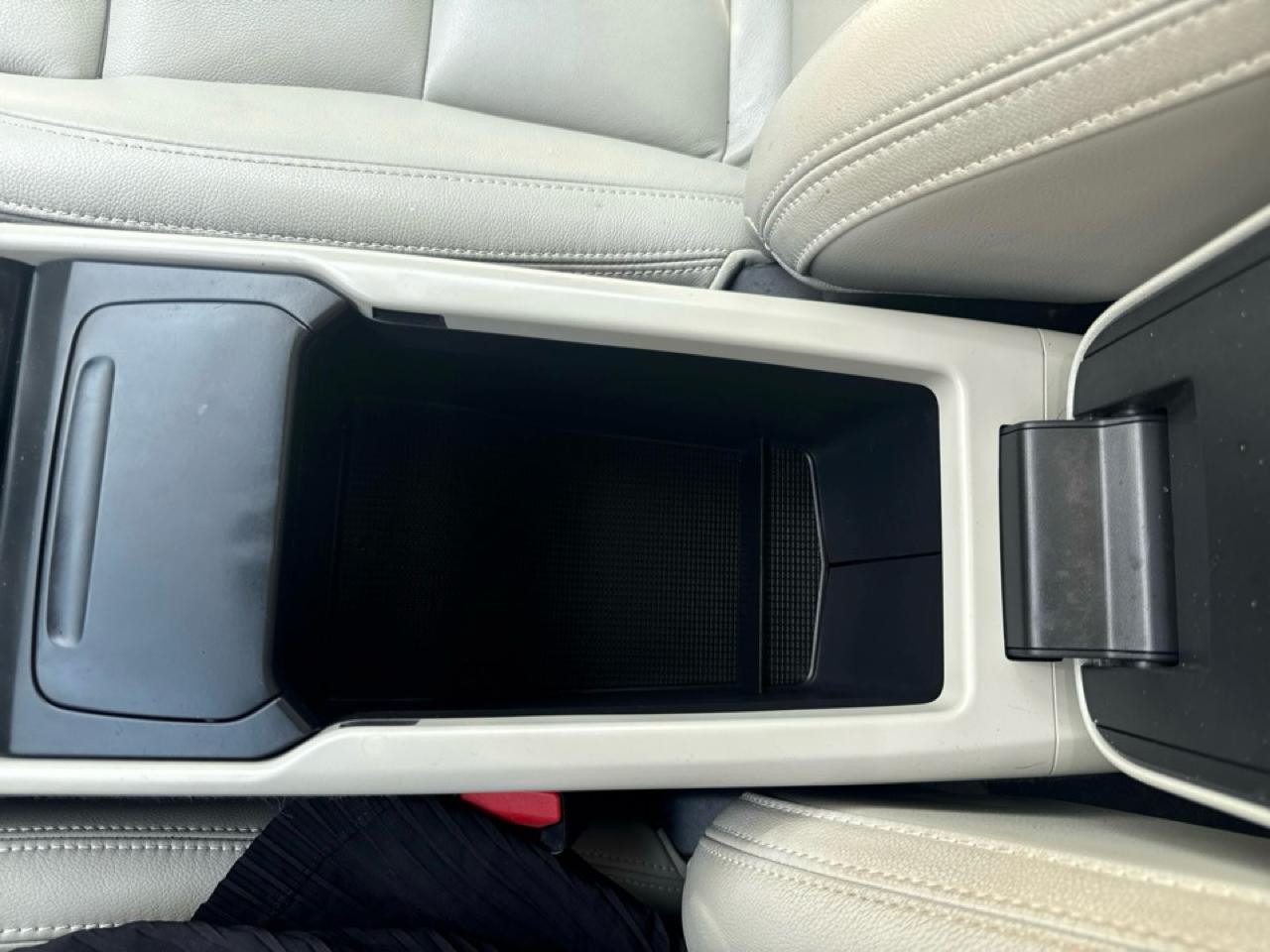 Volvo XC40 B5 AWD Plus Bright Theme 2024