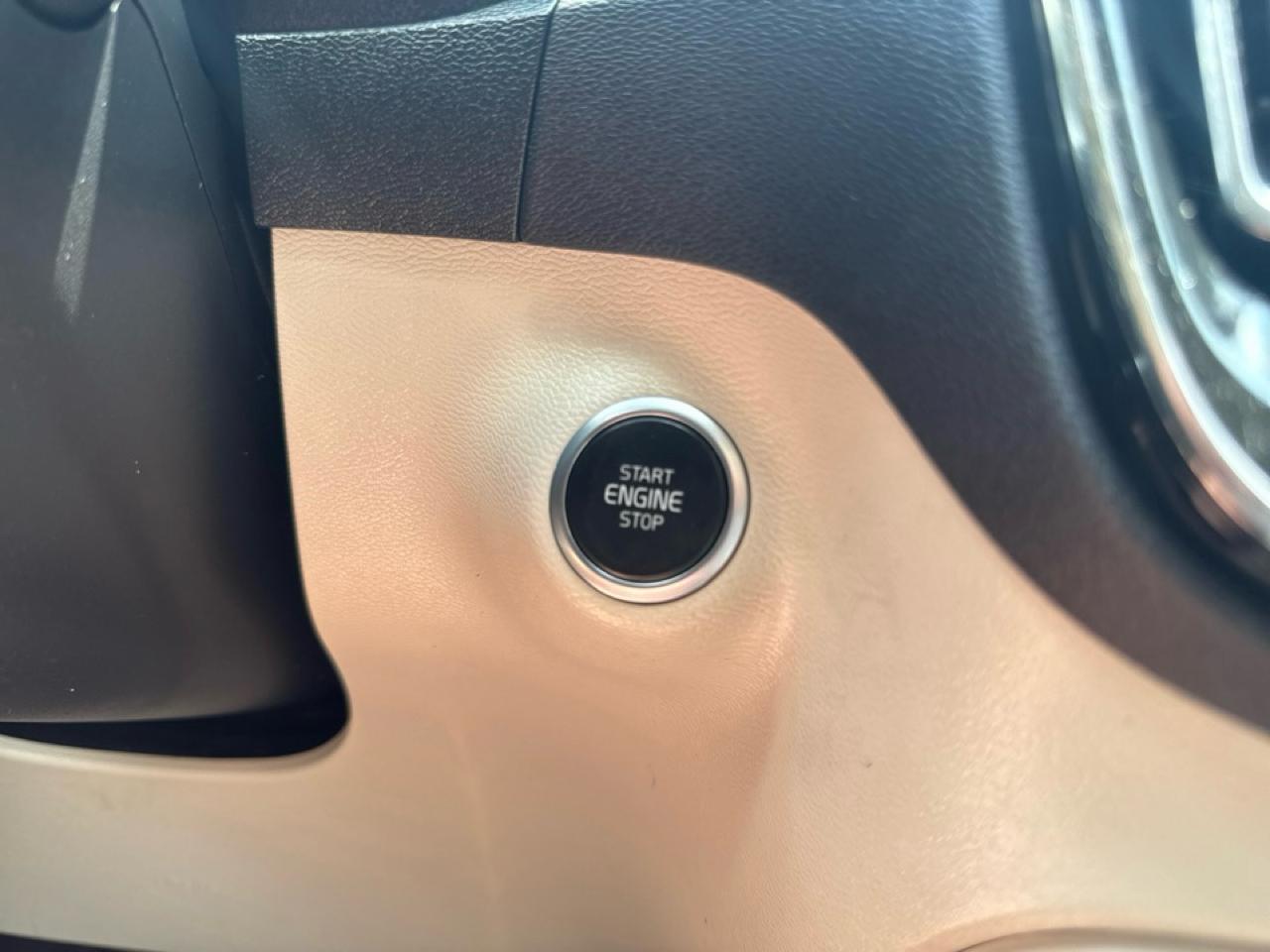 Volvo XC40 B5 AWD Plus Bright Theme 2024