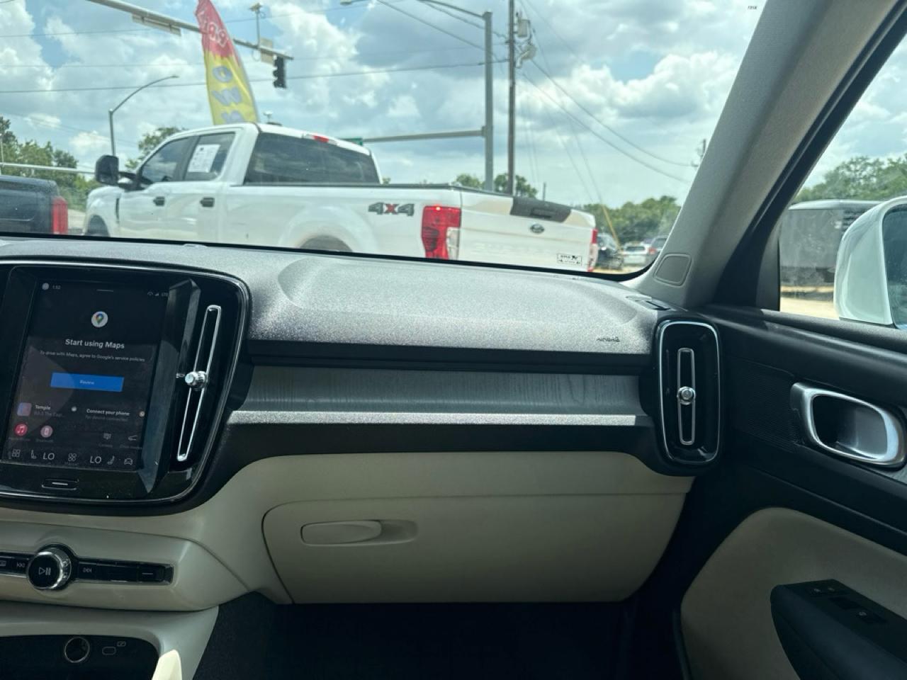 Volvo XC40 B5 AWD Plus Bright Theme 2024