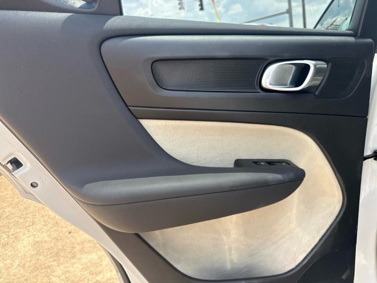 Volvo XC40 B5 AWD Plus Bright Theme 2024