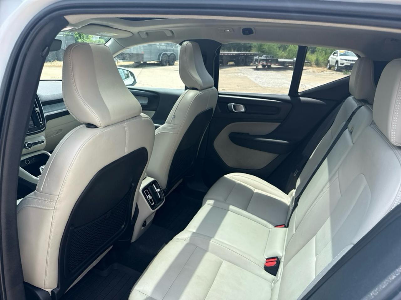 Volvo XC40 B5 AWD Plus Bright Theme 2024