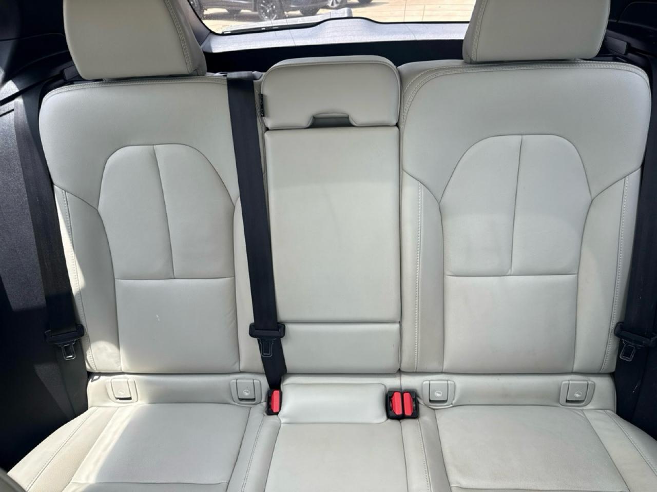 Volvo XC40 B5 AWD Plus Bright Theme 2024
