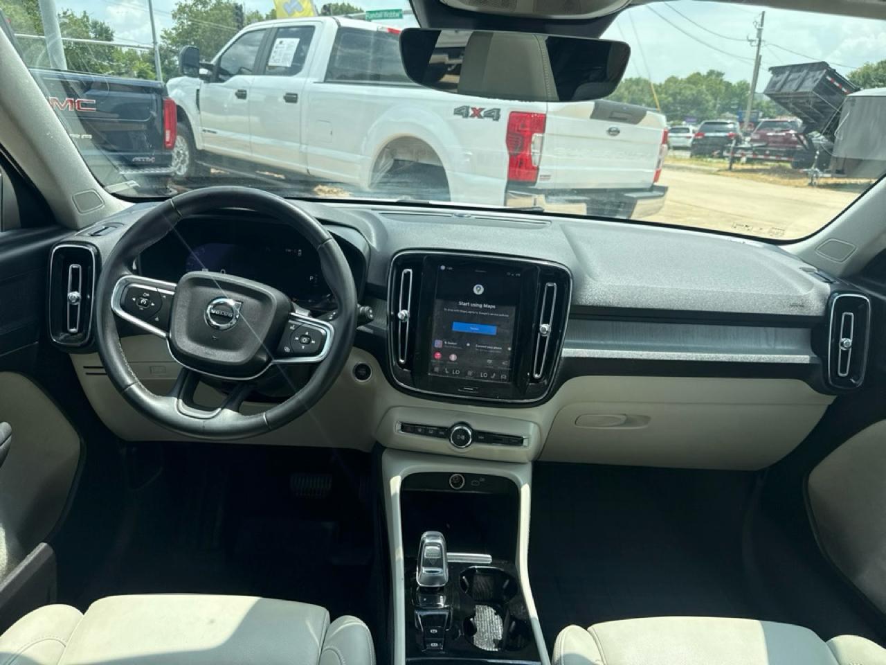 Volvo XC40 B5 AWD Plus Bright Theme 2024