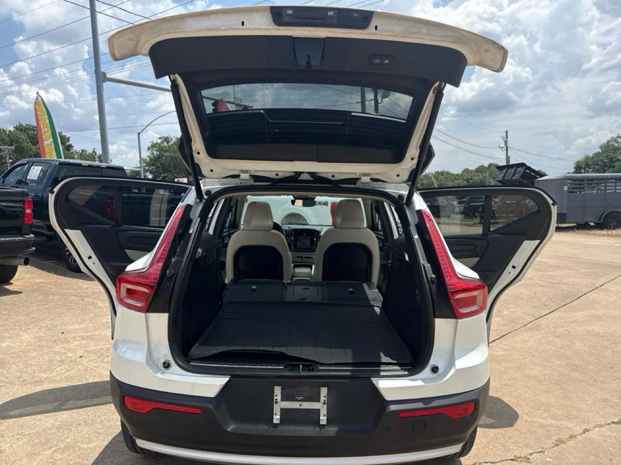 Volvo XC40 B5 AWD Plus Bright Theme 2024