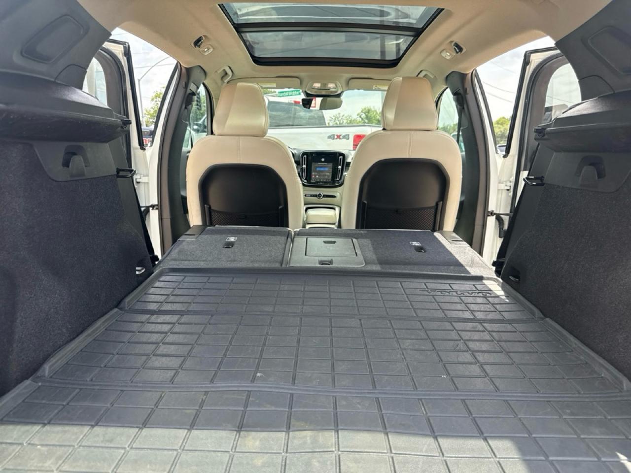 Volvo XC40 B5 AWD Plus Bright Theme 2024