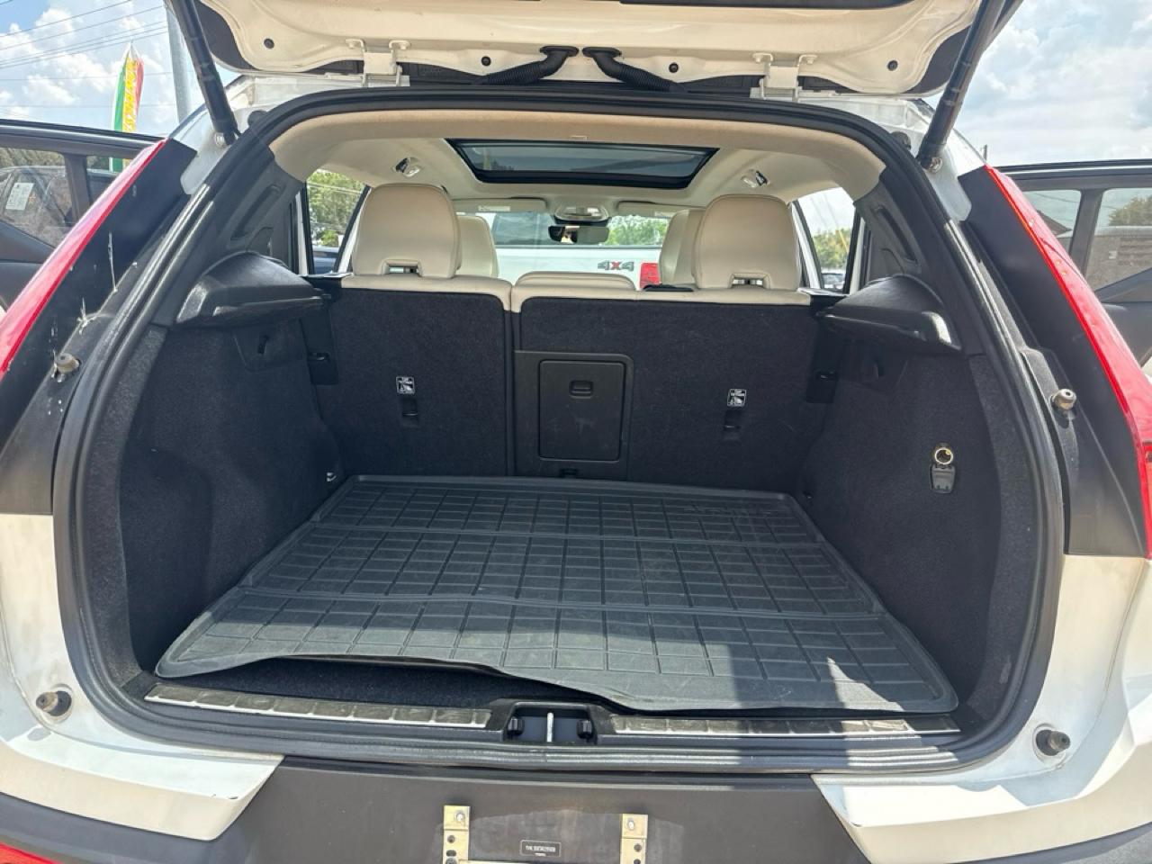 Volvo XC40 B5 AWD Plus Bright Theme 2024