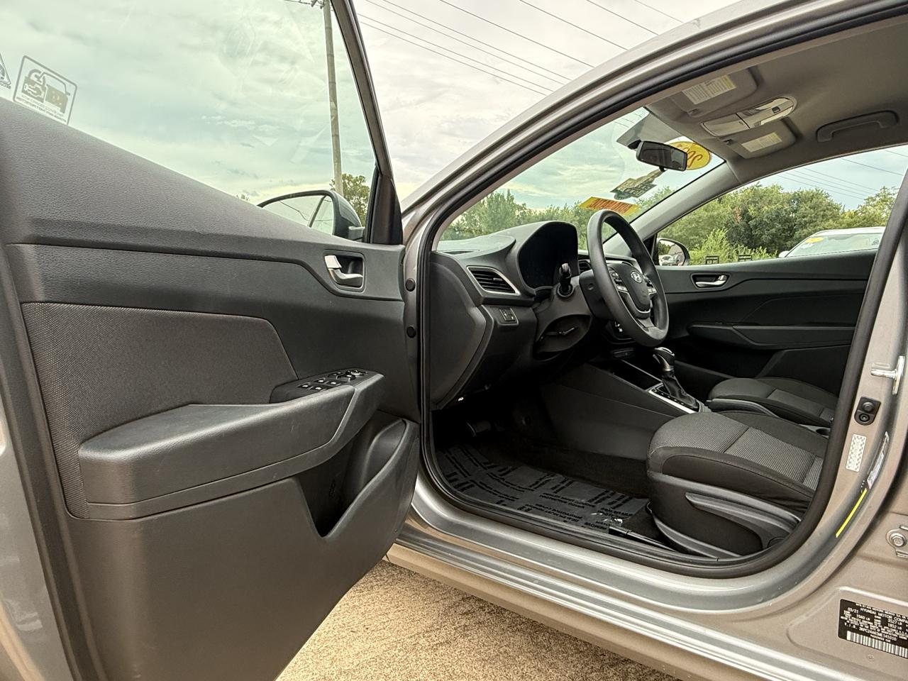 Hyundai Accent SE Sedan IVT 2021