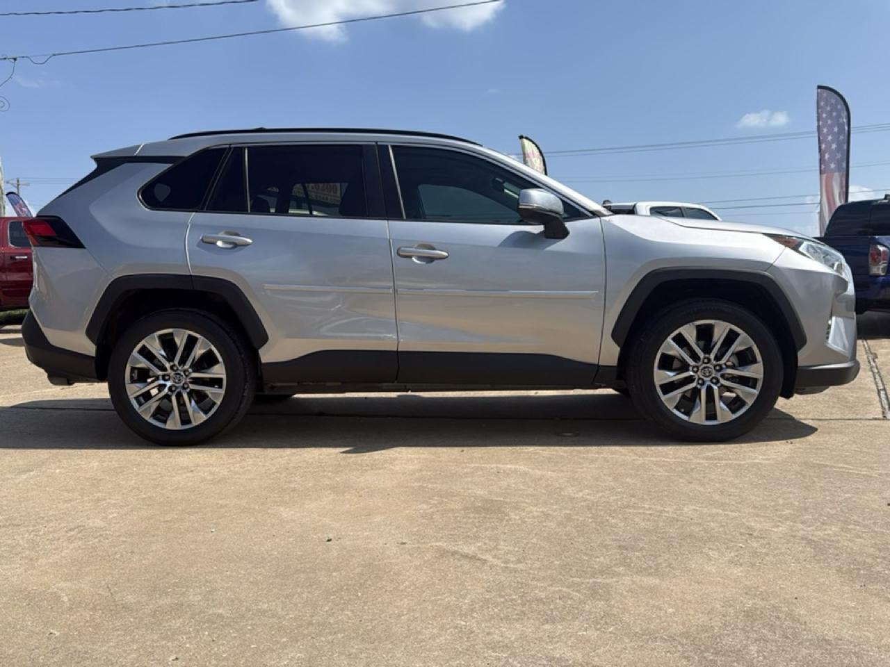 Toyota RAV4 XLE Premium FWD (Natl) 2019