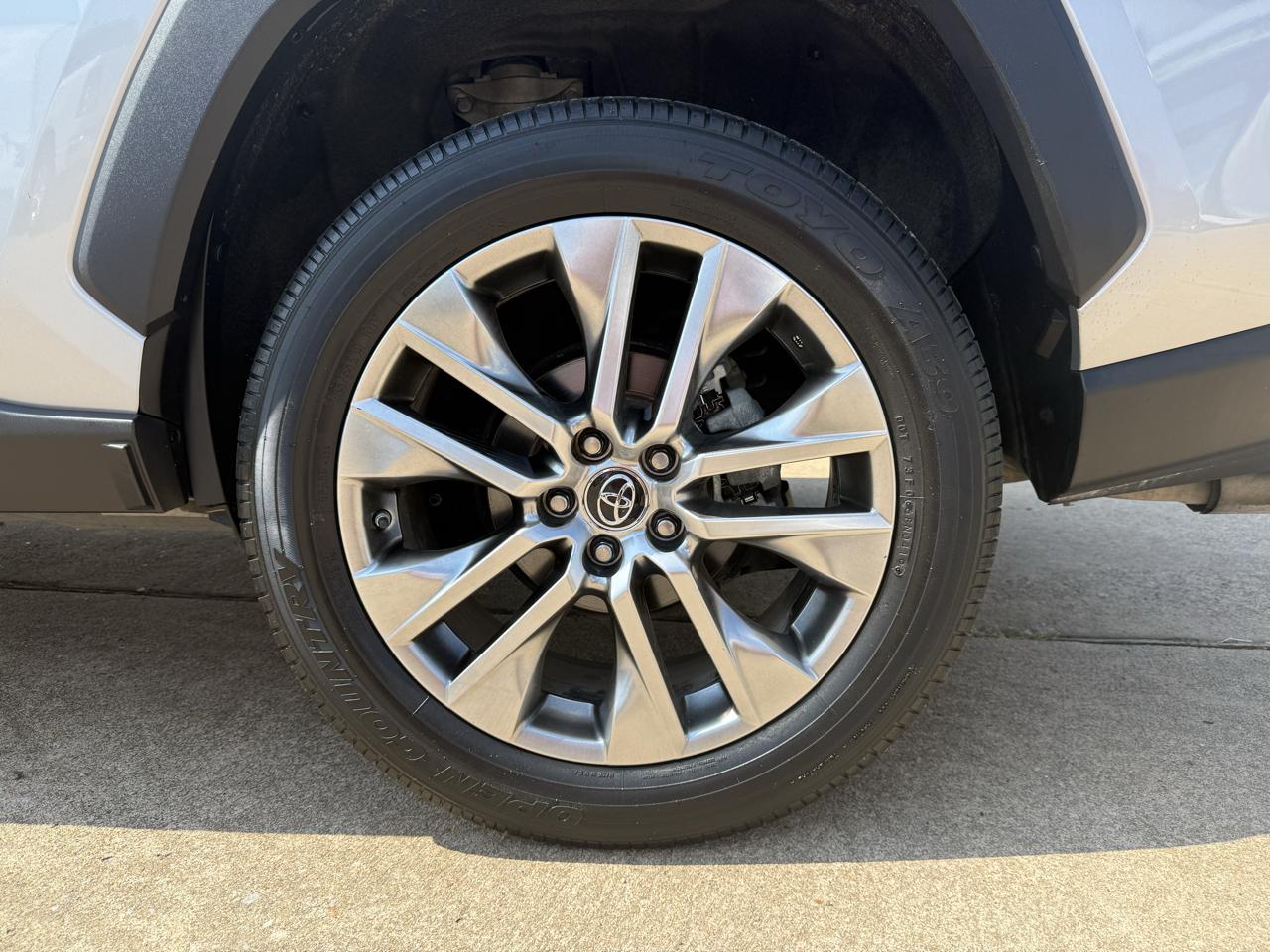 Toyota RAV4 XLE Premium FWD (Natl) 2019