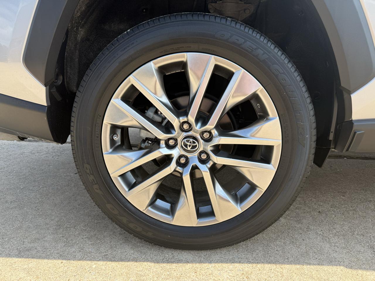 Toyota RAV4 XLE Premium FWD (Natl) 2019