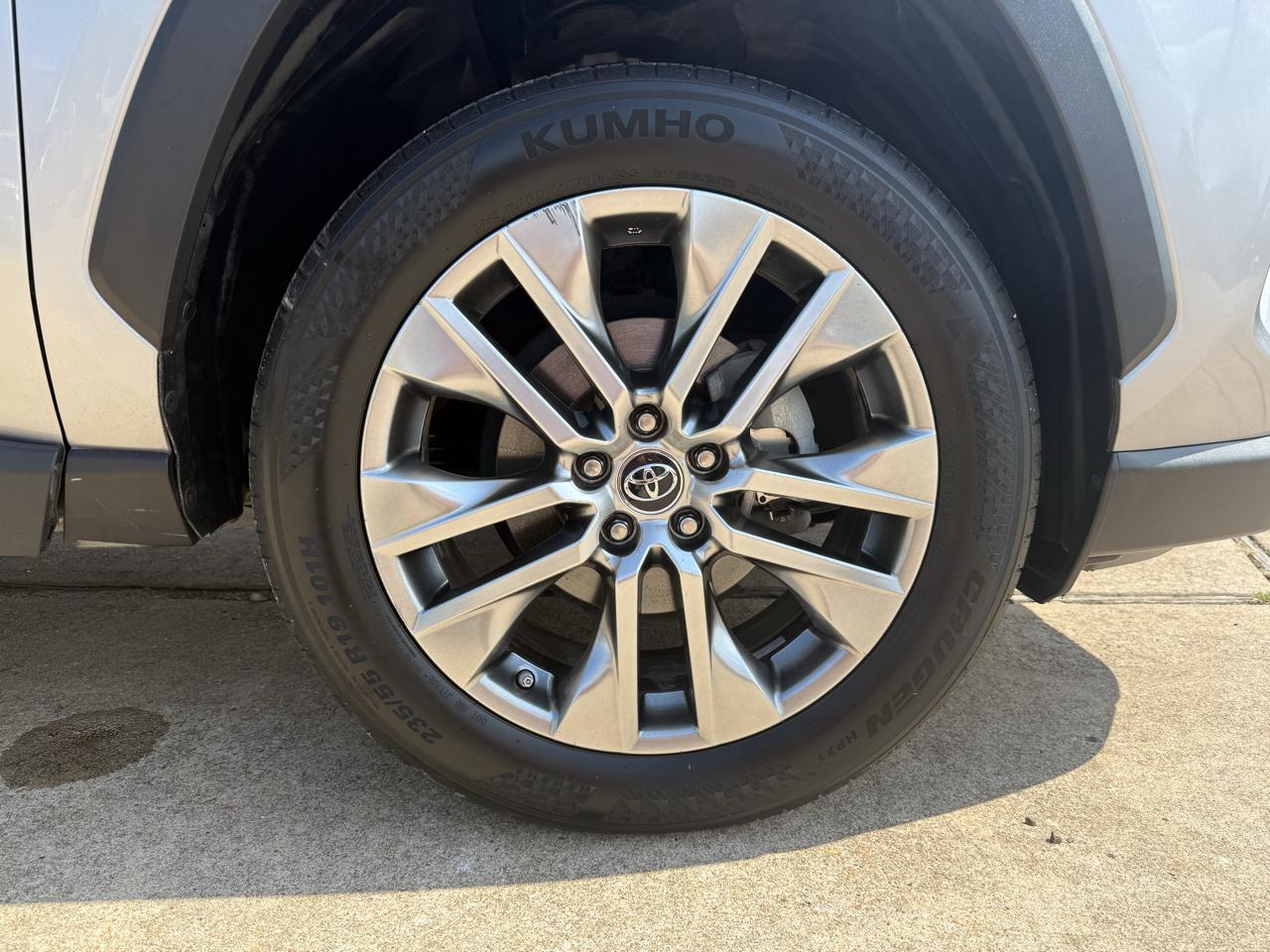 Toyota RAV4 XLE Premium FWD (Natl) 2019