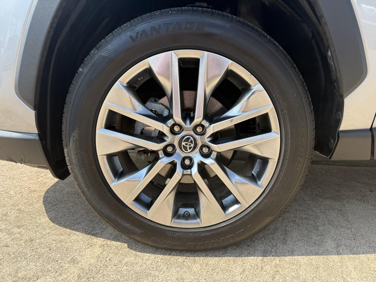 Toyota RAV4 XLE Premium FWD (Natl) 2019