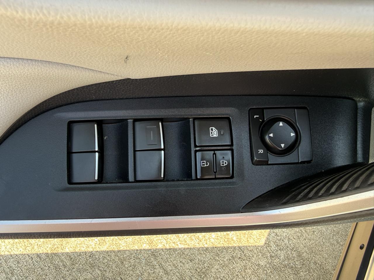 Toyota RAV4 XLE Premium FWD (Natl) 2019