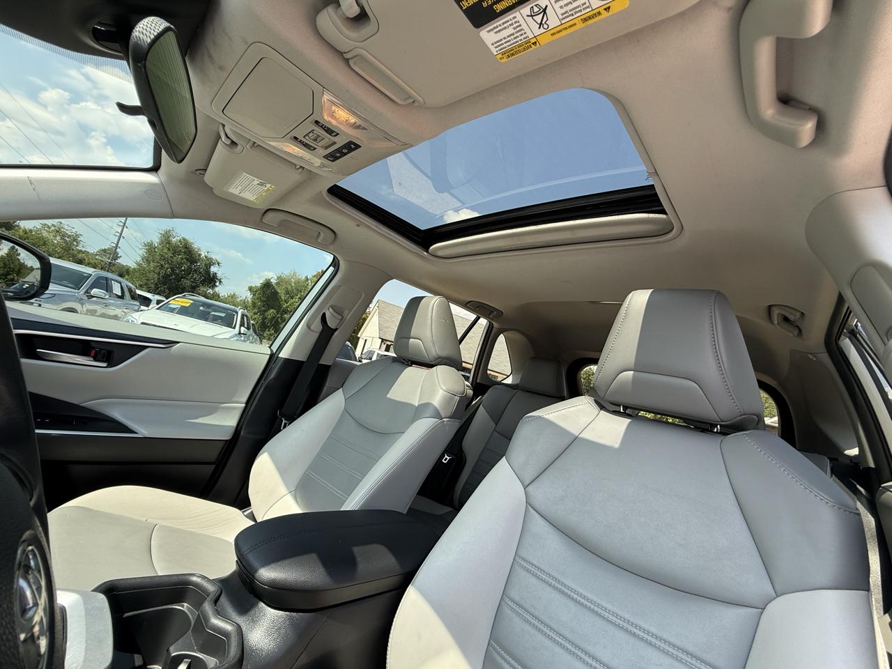 Toyota RAV4 XLE Premium FWD (Natl) 2019