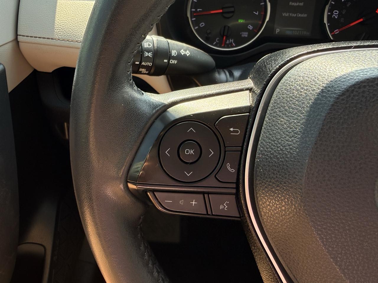 Toyota RAV4 XLE Premium FWD (Natl) 2019