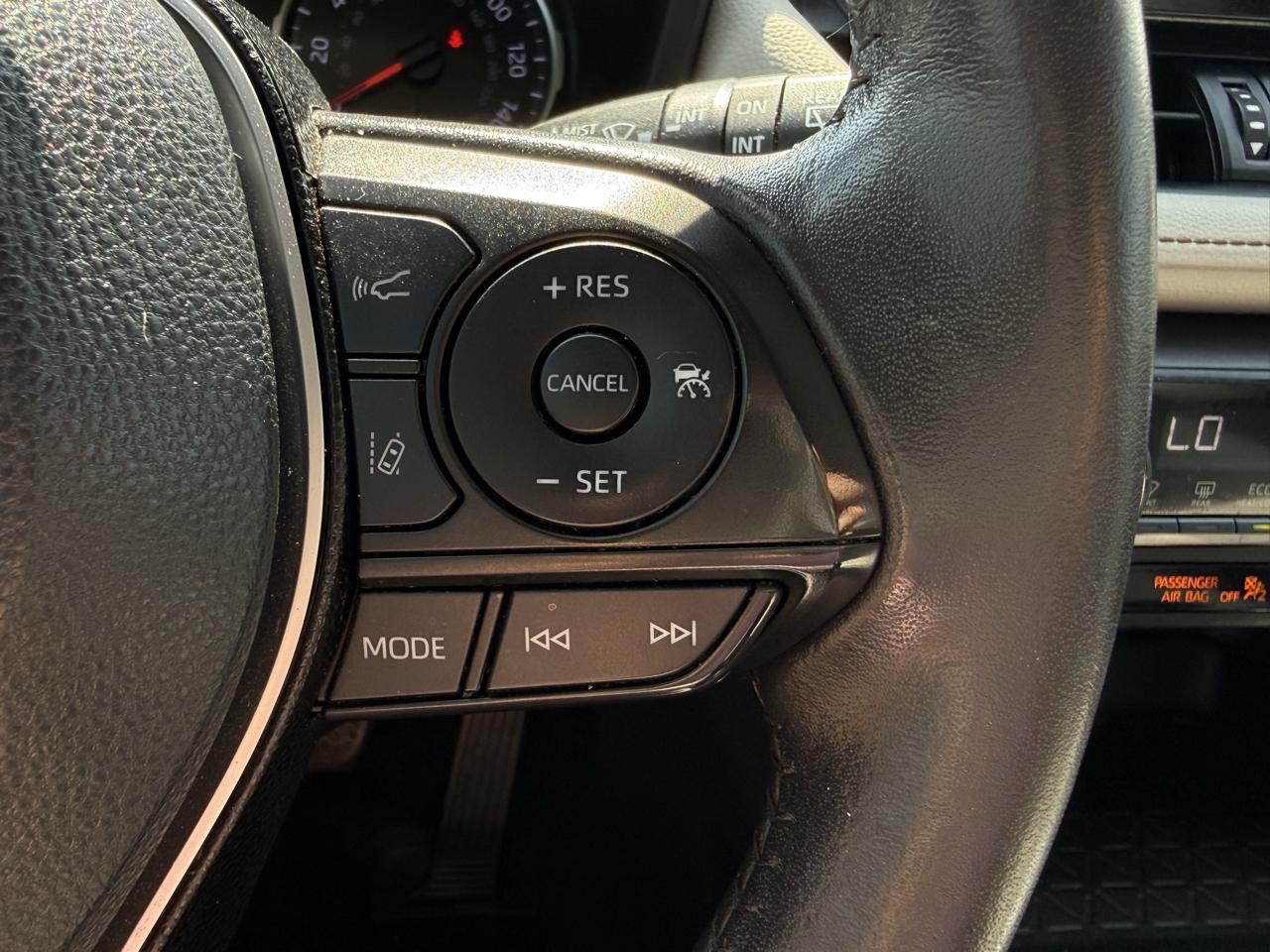 Toyota RAV4 XLE Premium FWD (Natl) 2019