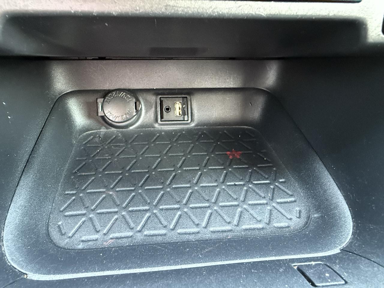 Toyota RAV4 XLE Premium FWD (Natl) 2019